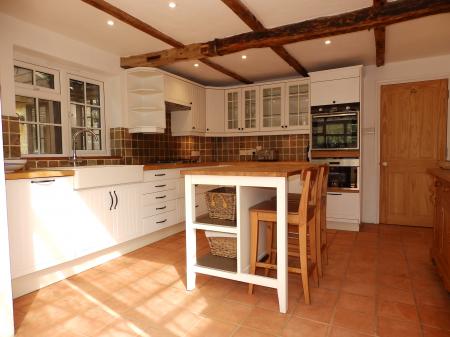5 bedroom Detached house to let in Fir Toll Road, Mayfield, TN20