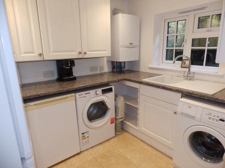 5 bedroom Detached house to let in Fir Toll Road, Mayfield, TN20