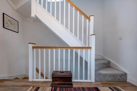 4 bedroom Semi-detached house to let in Grove Place, Tunbridge Wells, TN2