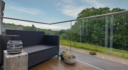 4 bedroom Semi-detached house to let in Grove Place, Tunbridge Wells, TN2