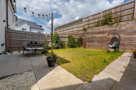 4 bedroom Semi-detached house to let in Grove Place, Tunbridge Wells, TN2