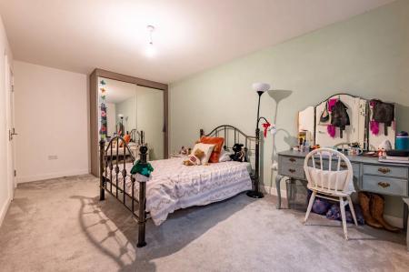 4 bedroom Semi-detached house to let in Grove Place, Tunbridge Wells, TN2