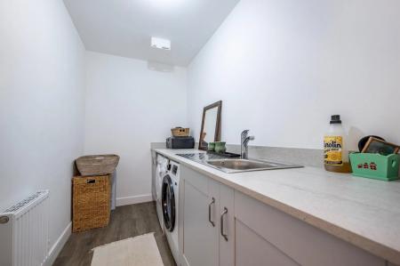 4 bedroom Semi-detached house to let in Grove Place, Tunbridge Wells, TN2