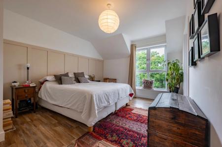 4 bedroom Semi-detached house to let in Grove Place, Tunbridge Wells, TN2