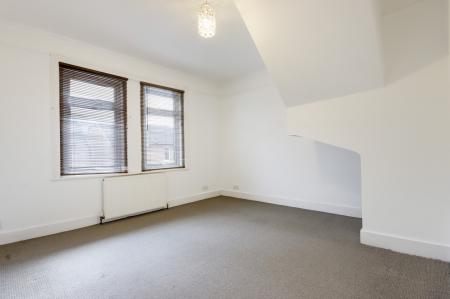 3 bedroom Flat to let in Napier Road, Tunbridge Wells, TN2