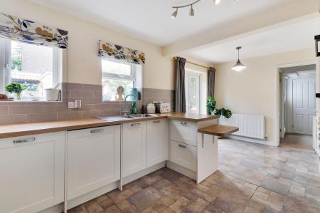 2 bedroom Detached house for sale in Grampian Close, Tunbridge Wells, TN2