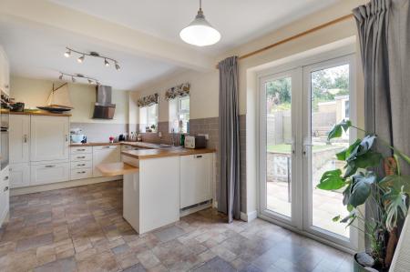 2 bedroom Detached house for sale in Grampian Close, Tunbridge Wells, TN2