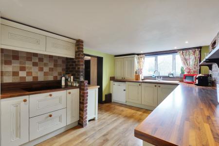 5 bedroom Detached house for sale in Darman Lane, Paddock Wood, TN12