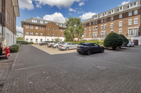 2 bedroom Flat for sale in Culverden Park Road, Tunbridge Wells, TN4
