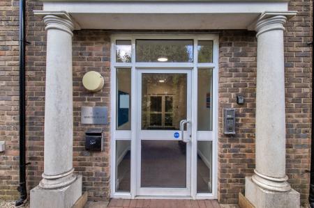 2 bedroom Flat for sale in Culverden Park Road, Tunbridge Wells, TN4
