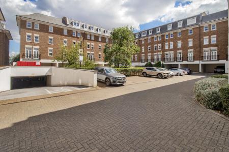 2 bedroom Flat for sale in Culverden Park Road, Tunbridge Wells, TN4