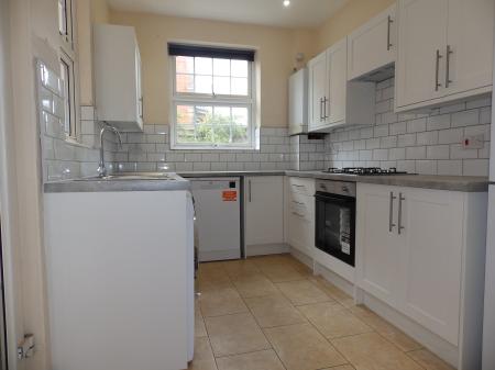 4 bedroom Semi-detached house to let in Dorset Road, Tunbridge Wells, TN2