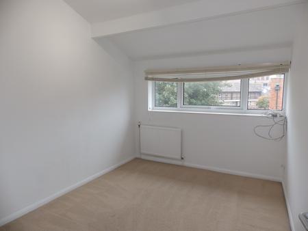 3 bedroom Flat to let in Albert Street, Tunbridge Wells, TN1