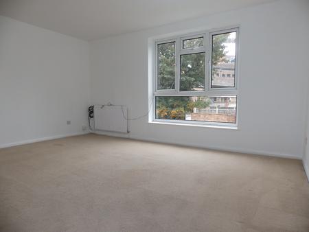 3 bedroom Flat to let in Albert Street, Tunbridge Wells, TN1