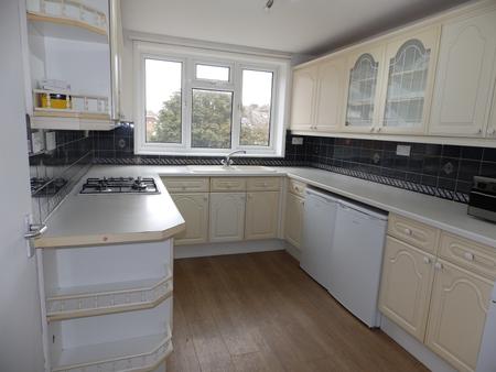 3 bedroom Flat to let in Albert Street, Tunbridge Wells, TN1