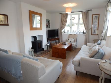 4 bedroom Detached house to let in Langton Road, Langton Green, TN3