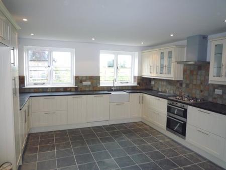 4 bedroom Detached house to let in Langton Road, Langton Green, TN3