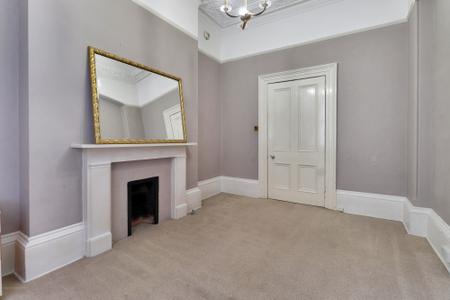 2 bedroom Flat for sale in York Road, Tunbridge Wells, TN1