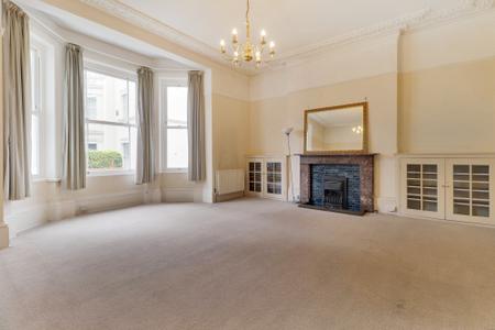 2 bedroom Flat for sale in York Road, Tunbridge Wells, TN1