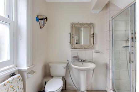 2 bedroom Flat for sale in York Road, Tunbridge Wells, TN1