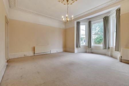 2 bedroom Flat for sale in York Road, Tunbridge Wells, TN1