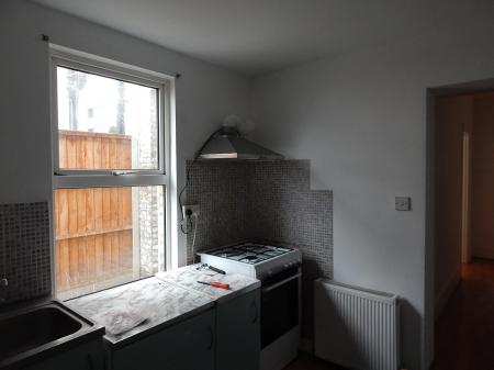 2 bedroom Terraced House to let in Grove Road, Strood, ME2