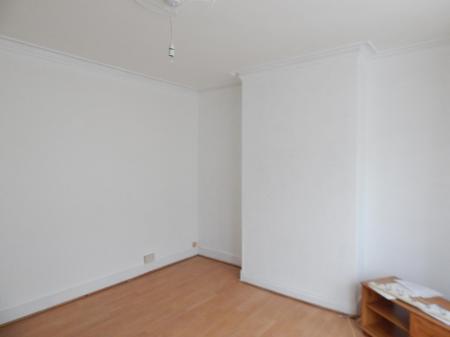 2 bedroom Terraced House to let in Grove Road, Strood, ME2