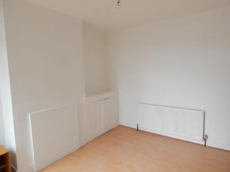 2 bedroom Terraced House to let in Grove Road, Strood, ME2