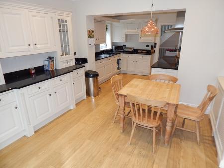 4 bedroom Detached bungalow for sale in Mount Road, Rochester, ME1