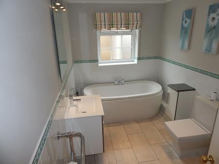 4 bedroom Detached bungalow for sale in Mount Road, Rochester, ME1