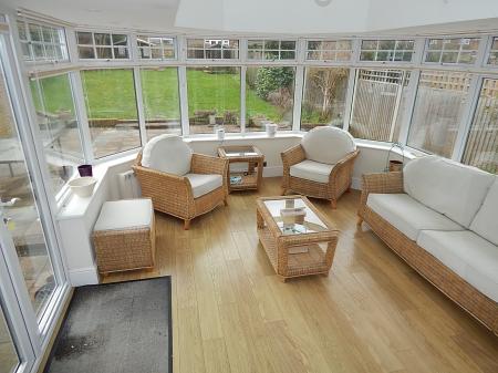 4 bedroom Detached bungalow for sale in Mount Road, Rochester, ME1