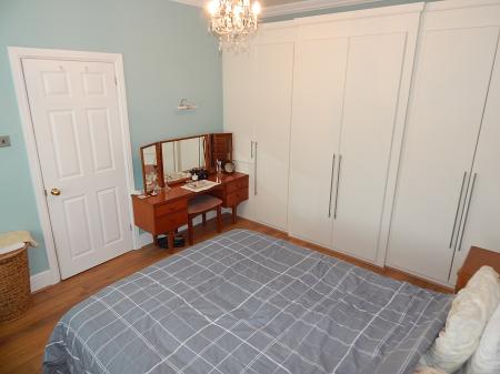 4 bedroom Detached bungalow for sale in Mount Road, Rochester, ME1