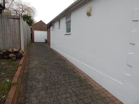 4 bedroom Detached bungalow for sale in Mount Road, Rochester, ME1