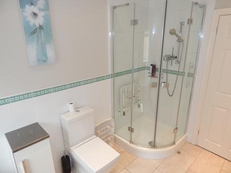 4 bedroom Detached bungalow for sale in Mount Road, Rochester, ME1