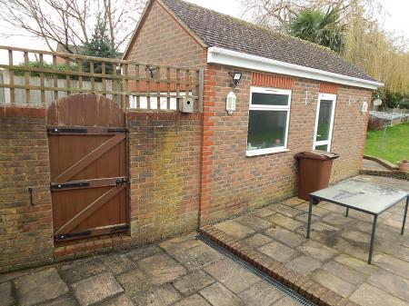 4 bedroom Detached bungalow for sale in Mount Road, Rochester, ME1