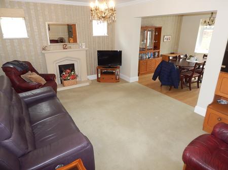4 bedroom Detached bungalow for sale in Mount Road, Rochester, ME1