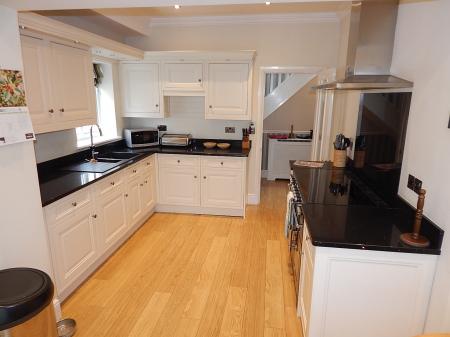 4 bedroom Detached bungalow for sale in Mount Road, Rochester, ME1