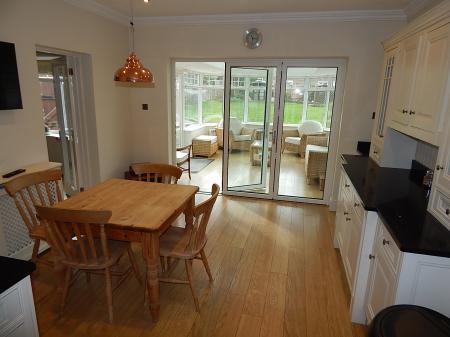 4 bedroom Detached bungalow for sale in Mount Road, Rochester, ME1