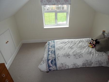 4 bedroom Detached bungalow for sale in Mount Road, Rochester, ME1