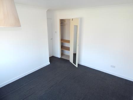2 bedroom Flat for sale in Sunderland Close, Rochester, ME1