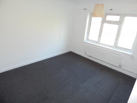 2 bedroom Flat for sale in Sunderland Close, Rochester, ME1