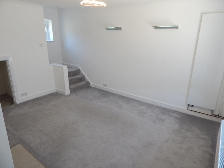 2 bedroom Semi-detached house to let in The Tideway, Rochester, ME1