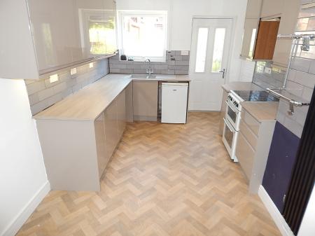 2 bedroom Semi-detached house to let in The Tideway, Rochester, ME1