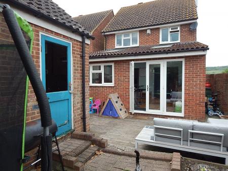 3 bedroom Detached house to let in Rectory Close, Wouldham, ME1