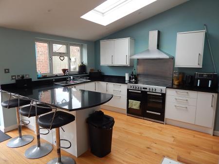 3 bedroom Detached house to let in Rectory Close, Wouldham, ME1