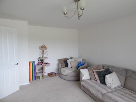 3 bedroom Detached house to let in Rectory Close, Wouldham, ME1