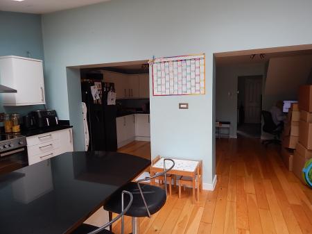 3 bedroom Detached house to let in Rectory Close, Wouldham, ME1