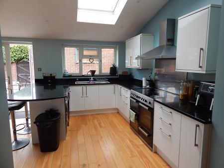 3 bedroom Detached house to let in Rectory Close, Wouldham, ME1
