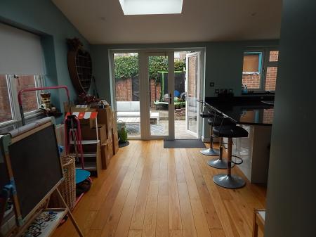 3 bedroom Detached house to let in Rectory Close, Wouldham, ME1