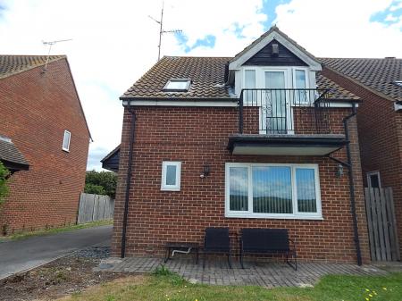 3 bedroom Detached house to let in Rectory Close, Wouldham, ME1
